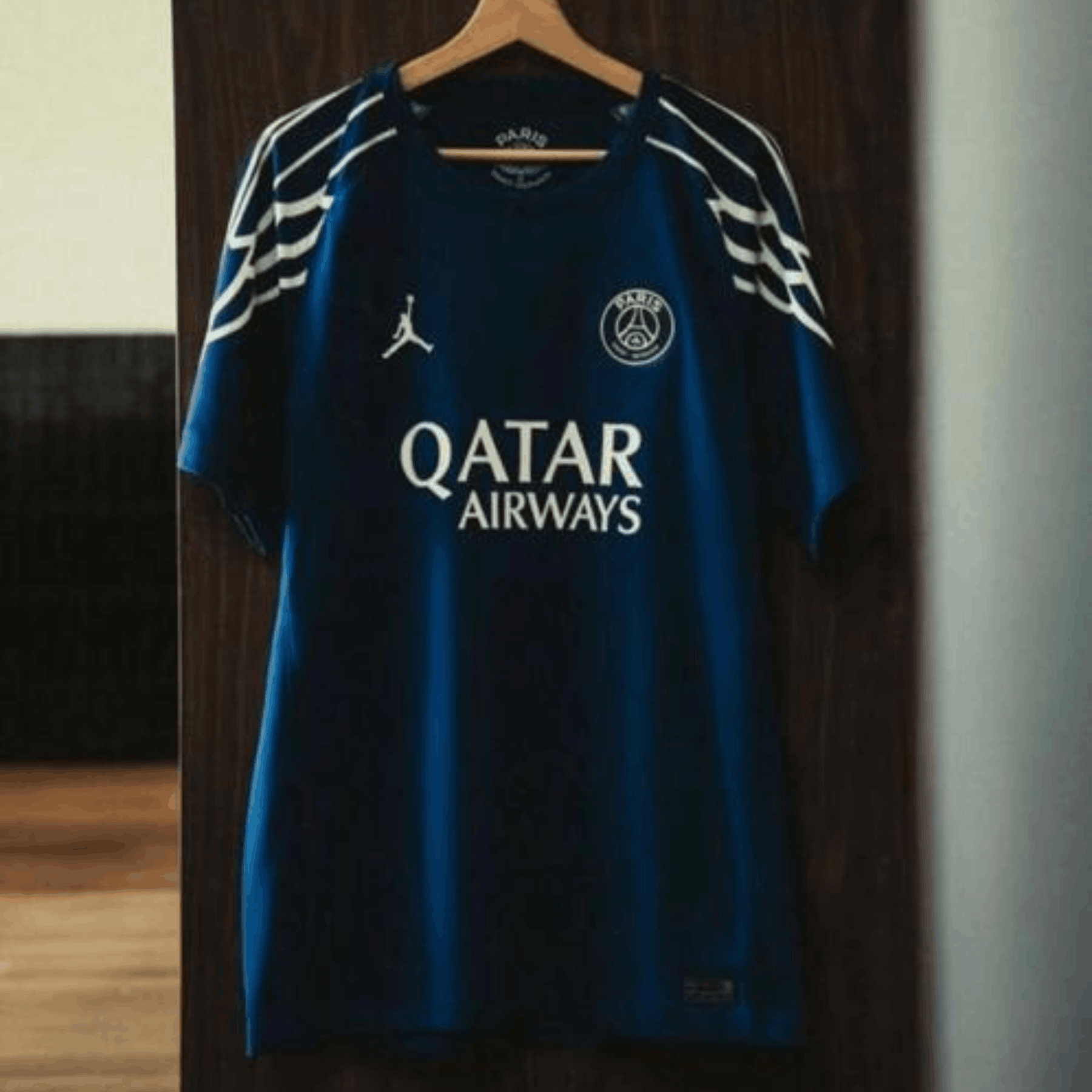 Paris Saint-Germain x Jordan "Midnight Blue"
